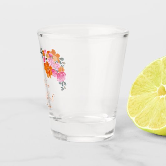 明るいピンクとオレンジ鮮やか色の夏のフローラ結婚ズ ショットグラス (右)