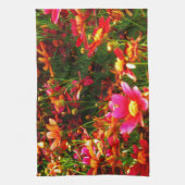 明るいピンクと黄色のデイジー野生の花 キッチンタオル (縦)