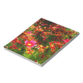 明るいピンクと黄色のデイジー野生の花 ノートパッド (回転)