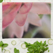 明るいピンクのイチゴ キッチンタオル (折り畳み)