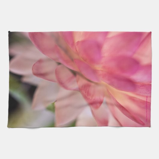 明るいピンクのイチゴ キッチンタオル (横)