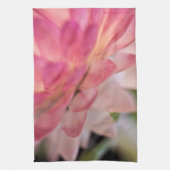 明るいピンクのイチゴ キッチンタオル (縦)