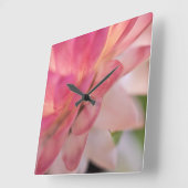 明るいピンクのイチゴ スクエア壁時計 (傾斜)
