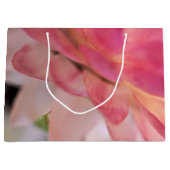 明るいピンクのイチゴ ラージペーパーバッグ (正面)