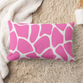 明るいピンクのキリンのプリントパターン ランバークッション (ブランケット)