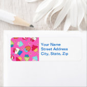 明るいピンクのクリスマスカップケーキカスタムの住所 ラベル (インサイチュ)