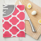 明るいピンクのグレーモノグラムのモロッコラティス キッチンタオル (四つ折り)