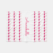 明るいピンクのパーソナライズされたウォーターカラーフラミンゴプリント フリースブランケット (正面(横))