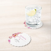 明るいピンクのフローラ花びらとプロセッコブライダル ペーパーコースター (インサイチュ)