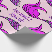 明るいピンクの人魚の尾を持つ人魚の分隊 ラッピングペーパー (角)