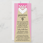 明るいピンクの幸運な殴打のボーリングの誕生会 招待状 (正面)