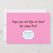 明るいピンクの星の女性のカーボーイおよび馬の誕生会 招待状 (裏面)