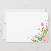 明るいピンクの花の写真の誕生の発表 招待状 (裏面)