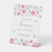 明るいピンクの花瓶の中にキスの数 台座サイン (正面)