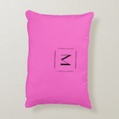 明るいピンク無地の色モノグラム名 アクセントクッション (裏面(縦))