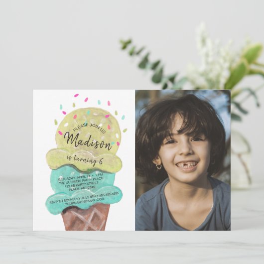 明るいブルーアイスクリーム誕生日パーティーの写真 招待状 (スタンド正面)