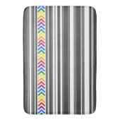 明るいプライドパターンの濃い灰色と白ストライプ色 バスマット (正面縦)