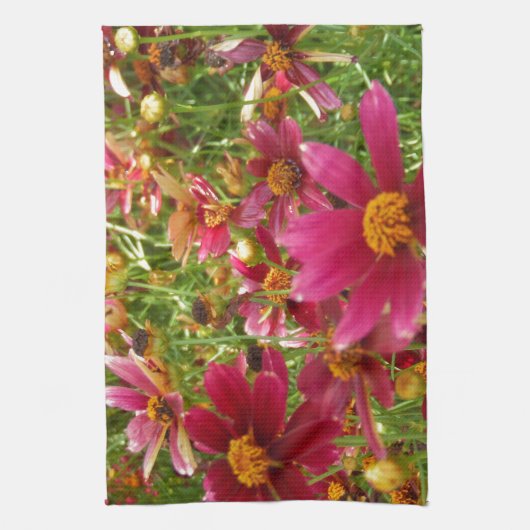 明るいホットピンクと黄色のデイジーの花 キッチンタオル (縦)