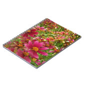 明るいホットピンクと黄色のデイジーの花 ノートブック (左側)