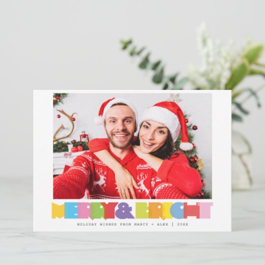 明るいメリーカップルモダンの写真クリスマス シーズンカード (スタンド正面)
