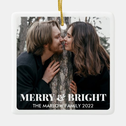 明るいメリークリスマスモダンカップルの写真 セラミックオーナメント (正面)