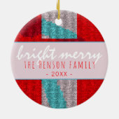 明るいメリースクリプトレッドニット編み物ファミリー セラミックオーナメント (裏面)