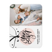 明るいメリーピンクのオーナメントクリスマスフォト マグネット (縦)