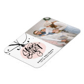 明るいメリーピンクのオーナメントクリスマスフォト マグネット (左側)