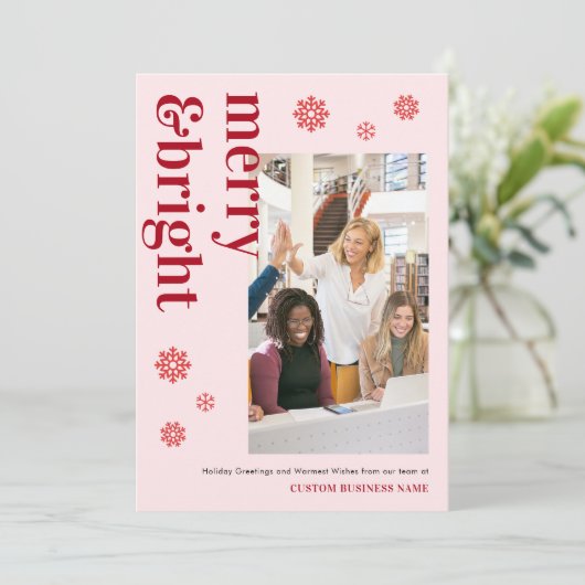 明るいメリーピンクの赤チーム写真事業クリスマス シーズンカード (スタンド正面)