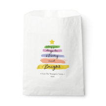 明るいメリー虹の水色のクリスマスツリー