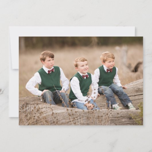 明るいメリー赤のエレガントスクリプト写真コラージュ シーズンカード (裏面)