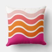 明るいモダンピンクのオレンジ色のコーラルストライプパターン クッション (裏面)