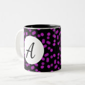 明るいライト紫の円パターン(イニシャル) ツートーンマグカップ (正面左)