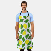 明るいレモンの緑の離れパターン エプロン (着用した状態)