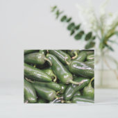 明るい光沢のある緑のハラペーノピープルススティルライフ ポストカード (スタンド正面)