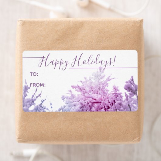 明るい冬の日バイオレット色の雪の木のギフト ラベル (インサイチュ)