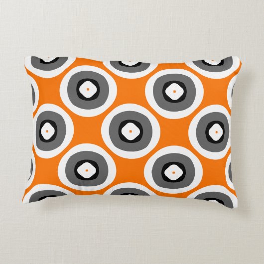 明るい可愛いオレンジ白黒 アクセントクッション (裏面)