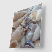 明るい夏の海の貝。 ロマンチックで、エキゾチックな熱帯 スクエア壁時計 (傾斜)