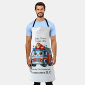 明るい日に明るい漫画の消防士トラック エプロン (着用した状態)