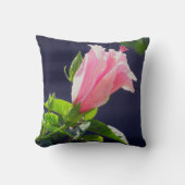 明るい日光の中のハイビスカス クッション (正面)