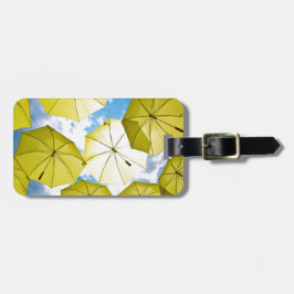 明るい日当たりの良いイエロー傘 ラゲッジタグ