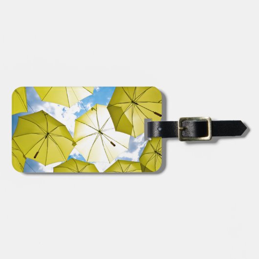 明るい日当たりの良いイエロー傘 ラゲッジタグ (正面横)