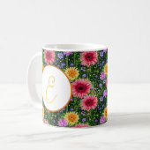 明るい春の花柄モノグラム コーヒーマグカップ (正面左)