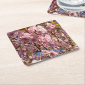 明るい春色のさくらんぼ スクエアペーパーコースター (アングル)