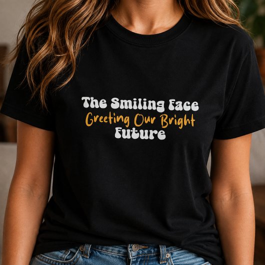 明るい未来を迎える笑顔の学校 Tシャツ