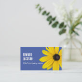 明るい樹色の日当たりの良い黄色い花の青い写真 名刺 (スタンド正面)