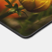 明るい深い黄色の花と蝶 デスクマット (コーナー)