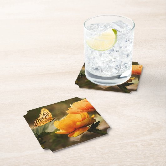 明るい深い黄色の花と蝶 ペーパーコースター (インサイチュ)