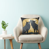 明るい満月の下で狼が吠える クッション (椅子)