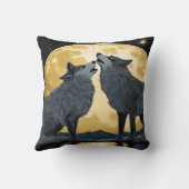 明るい満月の下で狼が吠える クッション (裏面)